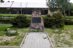 Pohled na jamnický pomník v roce 2017